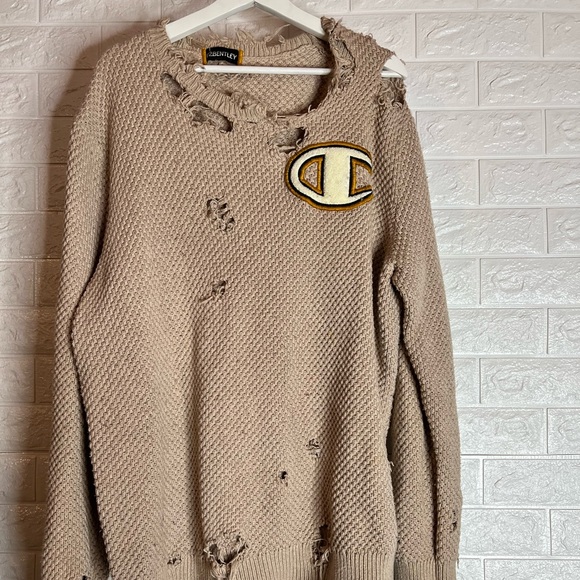 v2 bentley Sweaters - V2 Bentley distressed sweater